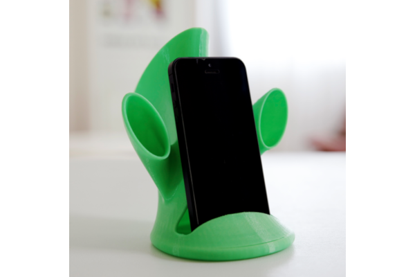 Phone dock and sound amplifier