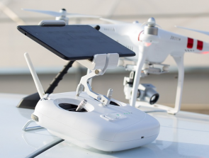 6 Drone Remote Controllers with Built-in Screens
