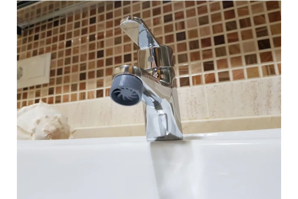 Turbine faucet spout