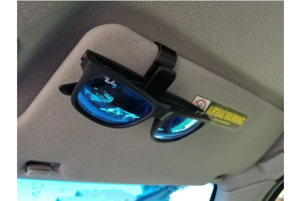 Visor clip for sunglasses