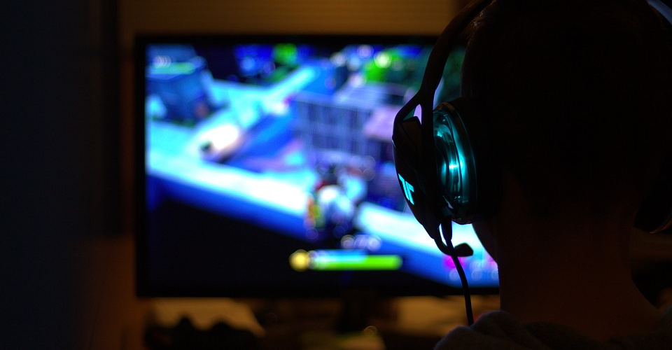Gaming Headphones vs Music Headphones: How do they compare?
