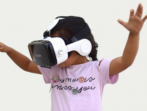 How do Lenses in VR Goggles Work?