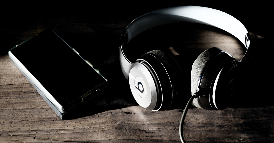 Headphones Comparison: Beats Studio3 vs. Beats Solo3