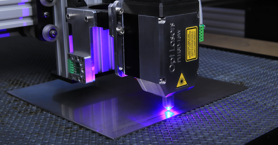 Diode Lasers Vs. CO2 Lasers – Which One is Best for Laser Engraving?