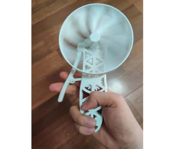 Hand-squeeze fan
