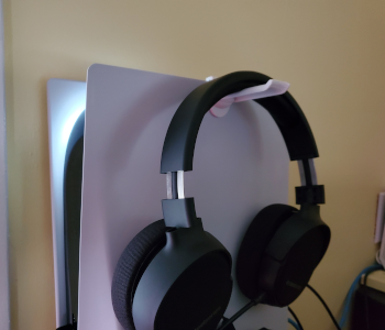 Headphone mount